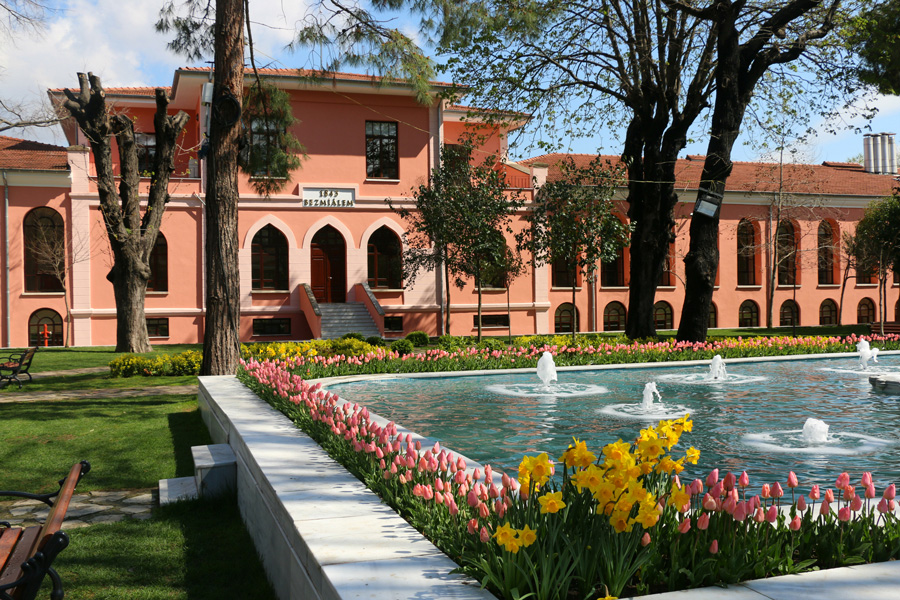 Bezmi Alem Üniversitesi